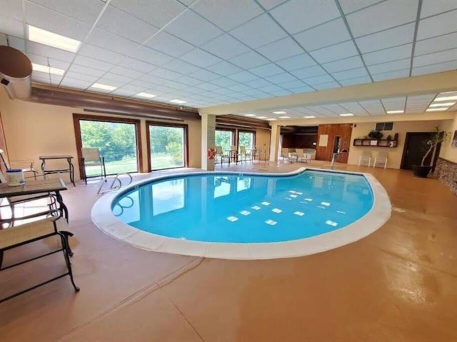 Mt Snow Condo With Pool Mountain Views Half Mile To Mtn Dover Exterior foto